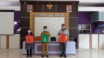 Anak Yatim dan Kaum Duafa di Kecamatan Gresik Dapat Bantuan dari PT Smelting