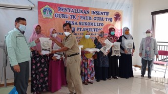 Guru TK, PAUD dan TPQ di Gresik Terima Bantuan dari PT Smelting