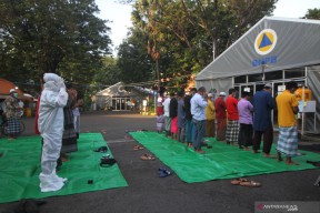 Pasien dan Nakes RSLI Indrapura Gelar Salat Ied di Tempat Terbuka
