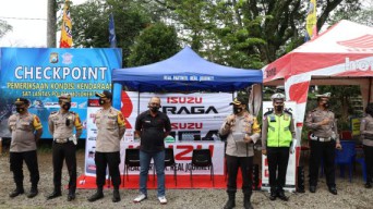 Polres Mojokerto Pelototi Mobil Nopol Luar Kota Yang Hendak Masuk Lokasi Wisata