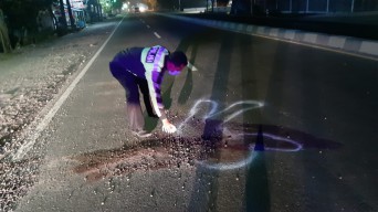 Diduga Mengantuk, Pengendara Motor ini Tewas di Jalan Usai Menabrak Bokong Truk