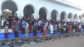 Ratusan Umat Muslim Jelbuk Jember Menggelar Salat Id Rabu Pagi