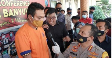 Seorang Istri di Banyuwangi Dipijat Pria Lain Saat Hendak Mandi di Kali, Beginilah Respon Suami