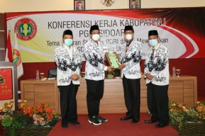 Dihadapan PGRI, Gus Muhdlor  Mengaku Masih Gagap di Era Digital