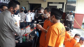 Bawa Keponaan dan Anaknya yang Balita Ambil Ranjauan Ganja, Disergap Tak Bisa Lari
