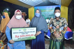 Bupati Gresik Serahkan 2.850 Paket Bantuan BPNT di Bawean