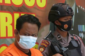 Hanya Karena Senggolan, Pria ini Sabetkan Samurai