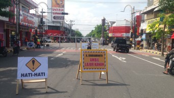 Proyek Pembangunan Batu Nol Kilometer Kota Madiun Dimulai, Arus Lalu Lintas Dialihkan
