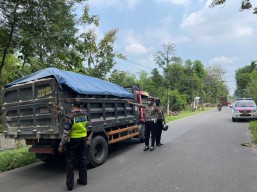 Ubah Bak Muatan Lebihi Kapasitas, 11 Dum Truk di Ponorogo Ditilang Polisi