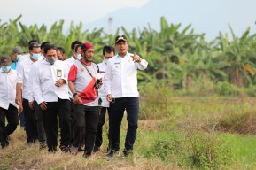 Blusukan ke Sawah, Gus Muhdlor Cek Afvour Kali Penyebab Banjir Sejumlah Desa