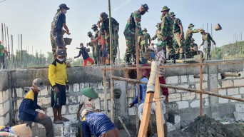 Indahnya Kebersamaan TNI dan Warga Bojonegoro, Gotong Royong Bangun Masjid