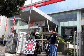 Komunitas Honda ADV Indonesia Chapter Malang Nongki Bareng di MPM Riders Kafe