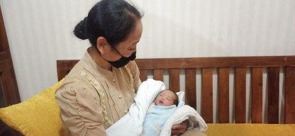 Wanita Berjilbab Mondar-mandir Sebelum Penemuan Bayi di Ponorogo