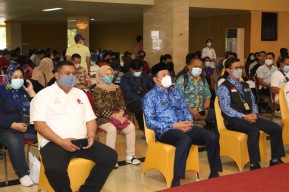 Kerjasama PHRI dengan Pemkab Sidoarjo, Ribuan Pelaku Usaha Pariwisata Ikuti Vaksinasi