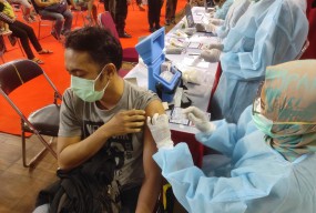 4.000 Dosis Vaksin Covid-19 Sambut HUT Bhayangkara Ke-75 Polres Gresik 