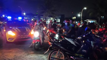 Auto Bubar, Malam Mingguan Muda-Mudi Gresik Didatangi Polisi