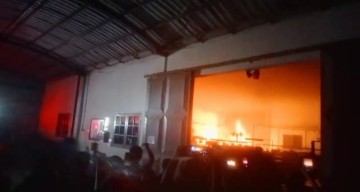 Pabrik Sepatu Kanor Terbakar, Sejumlah Bahan Baku dan Dokumen Ikut Hangus