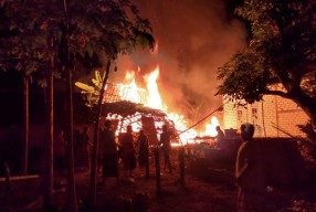 Karena Api Bediang, Dua Rumah Warga Bojonegoro Ludes Terbakar