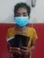 Ibu Muda di Surabaya Nyolong 3 HP, Berusaha Lari Tapi Ketangkap