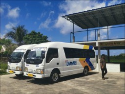 Permudah Layanan Transportasi, 2 Bus Damri Tiba di Pulau Bawean