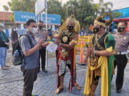 Percepatan Vaksinasi Sat Lantas Polres Gresik Lakukan Fast Track dan Gerai Vaksin 