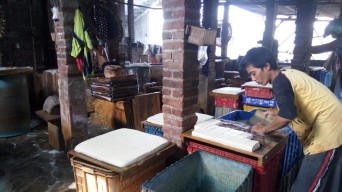 Cara Perajin Tahu dan Tempe di Sidoarjo Mensiasati Mahalnya Harga Kedelai