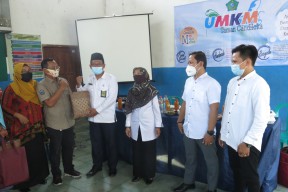 Pelaku UMKM di Desa Ngampelsari Candi Sidoarjo Berharap  Sertifikasi Halal Bisa Dongkrak Penjualan