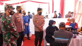 Kejar Target 1 Juta Vaksin Per Hari, Kapolda Nico Kontrol Lapangan