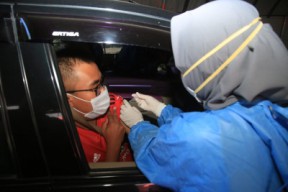 Per 3 Juni 2021, Pemkab Banyuwangi Lakukan Vaksinasi Drive Thru di GOR Tawang Alun
