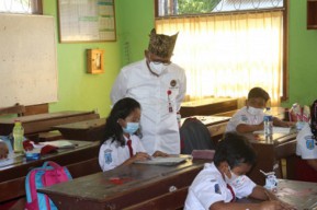 Kunjungi Banyuwangi, Kemenko PMK Pastikan Pembelajaran Tatap Muka Sesuai Prokes