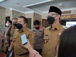 Bupati Jember Janji Bantu Pengurusan Izin Tambang