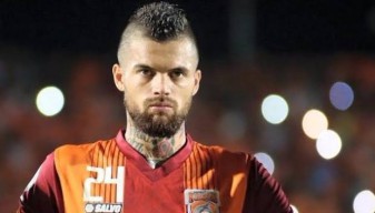 Arema FC Datangkan Bek Naturalisasi Diego Michiel