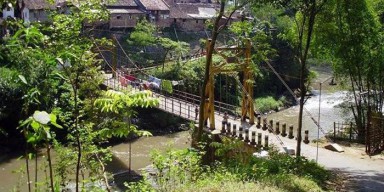 Byurrr, Perempuan Malang Nekat Lompat dari Jembatan Mergosono ke Sungai Brantas, Begini Kondisinya