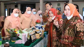 Kampanyekan Gemarikan, Dharma Wanita Kabupaten Lamongan Gelar Lomba Masak Ikan