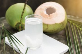 Viral Racikan Air Kelapa, Jeruk Nipis dan Garam Bisa Bunuh Corona, Begini Penjelasan Secara Medis