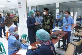 PT. Pabrik Kertas Tjiwi Kimia Tbk Sidoarjo Biayai Vaksinasi 10 Ribu Karyawannya
