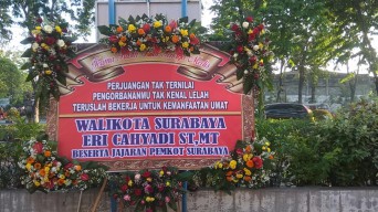 Karangan Bunga Hiasi Puskesmas dan Rumah Sakit se-Surabaya
