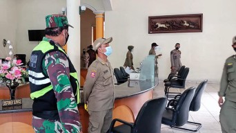 Petugas Gabungan Kota Malang Gencarkan Operasi Selama Perpanjangan PPKM