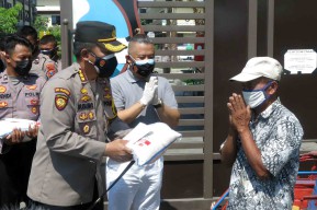 Warga Terdampak Covid-19 di Sidoarjo Digerojok Bantuan 5 Ribu Paket Sembako