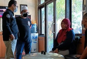 Emak-emak asal GKB Gresik Ini Dihajar Kakak Ipar Hingga Semaput
