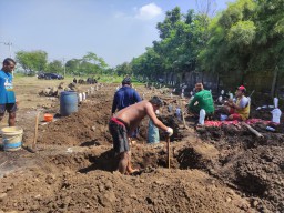 Gus Muhdlor Tegaskan Gaji Penggali Makam Covid-19 di Praloyo Rutin Dibayar Tiap Bulan