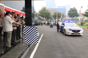 Awali PPKM, Personel Polda Jatim Patroli Show of Force