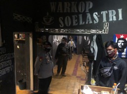 Mokong Buka, 15 Warkop di Ponorogo Ditutup Paksa Petugas