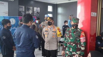 Nekat Gelar Rapat di Resto Saat PPKM, Ketua Panitia dan Pemilik Kafe Diangkut ke Mapolres Gresik