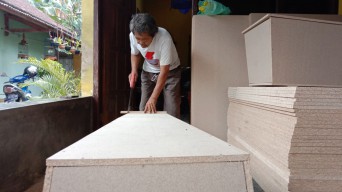 Sampai Ampun-ampun, Pembuat Peti Mati di Tulungagung Kebanjiran Order