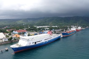 Kementerian Perhubungan dan Pelindo III Lakukan Pemeriksaan Antigen Gratis Bagi Pengemudi Angkutan Logistik