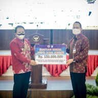 Pemkab Jember Terima Bantuan Uang dan Obat-obatan dari Perbankan