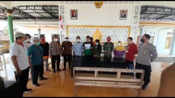 Dibisiki Nyi Roro Kidul Akan Ada Tsunami di Pantai Sine, Warga Tulungagung Ini Akhirnya Ngaku Hoaks