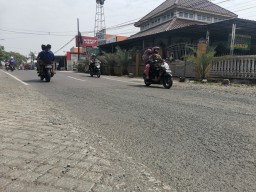 Tak Punya Anggaran, Proyek Pelebaran Jalan Cerme-Metatu Dihentikan