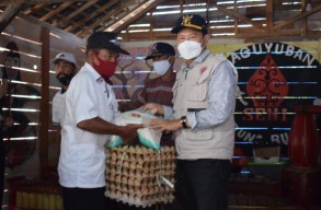 Bupati Yes Bantu Seniman Lamongan Terdampak PPKM